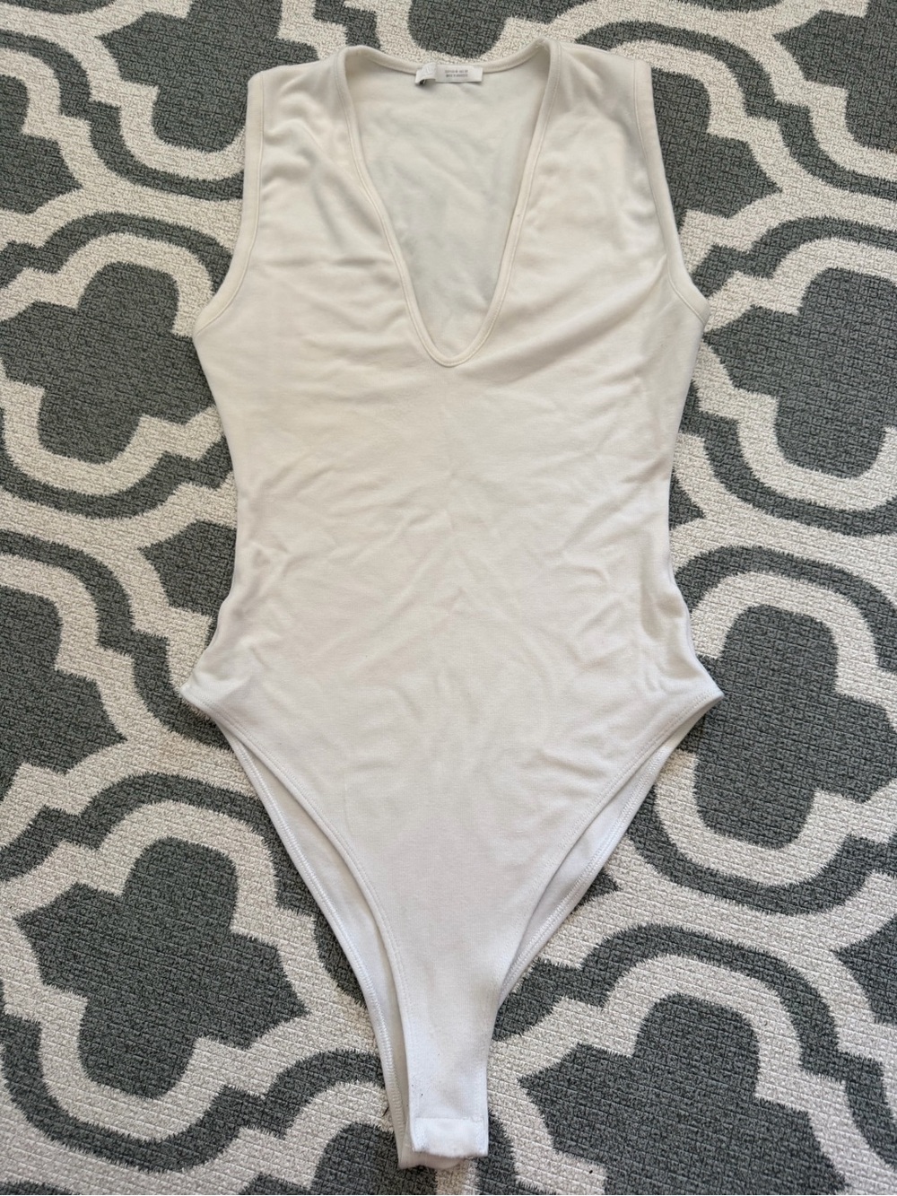 Zara women’s medium deep v neck white sleeveless tshirt bodysuit